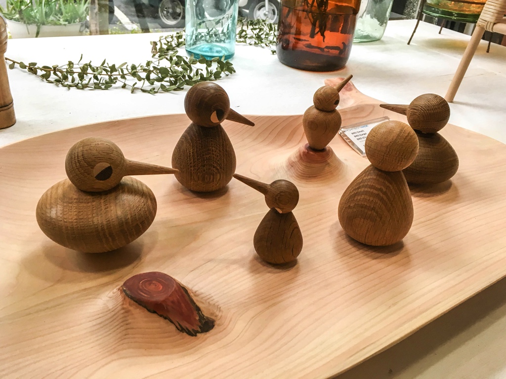 木製の鳥の置物