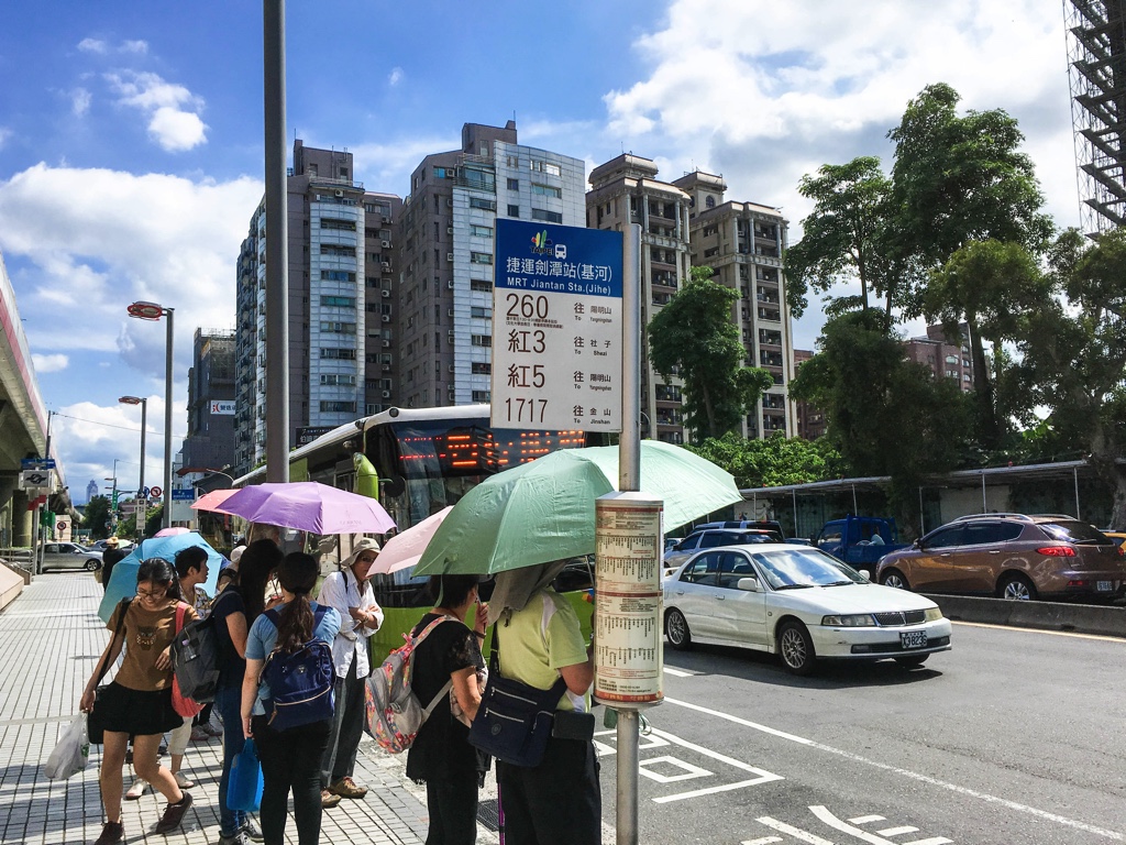 MRT劍潭駅周辺のバス停