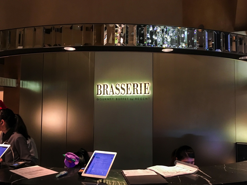 柏麗庁 Brasserieの受付