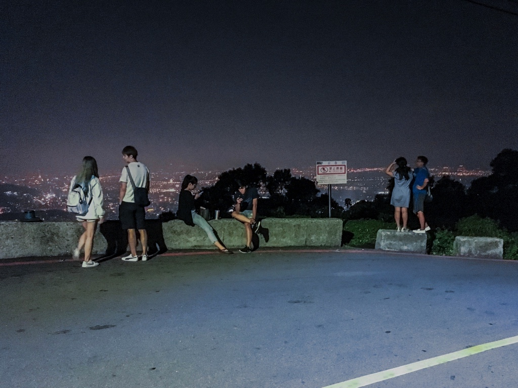夜景を見る台湾人