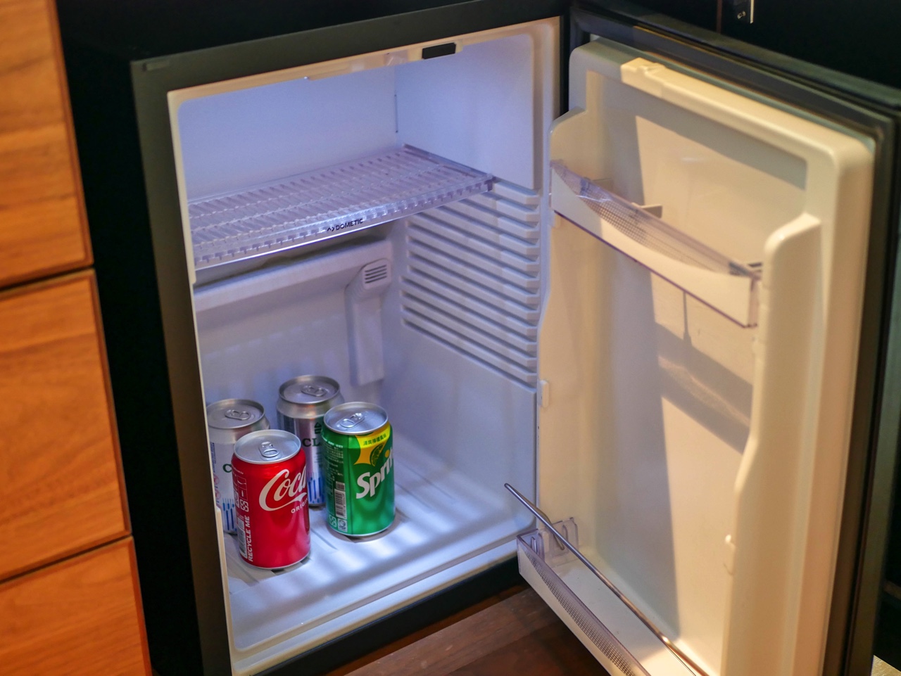 冷蔵庫に入っている炭酸飲料やビール